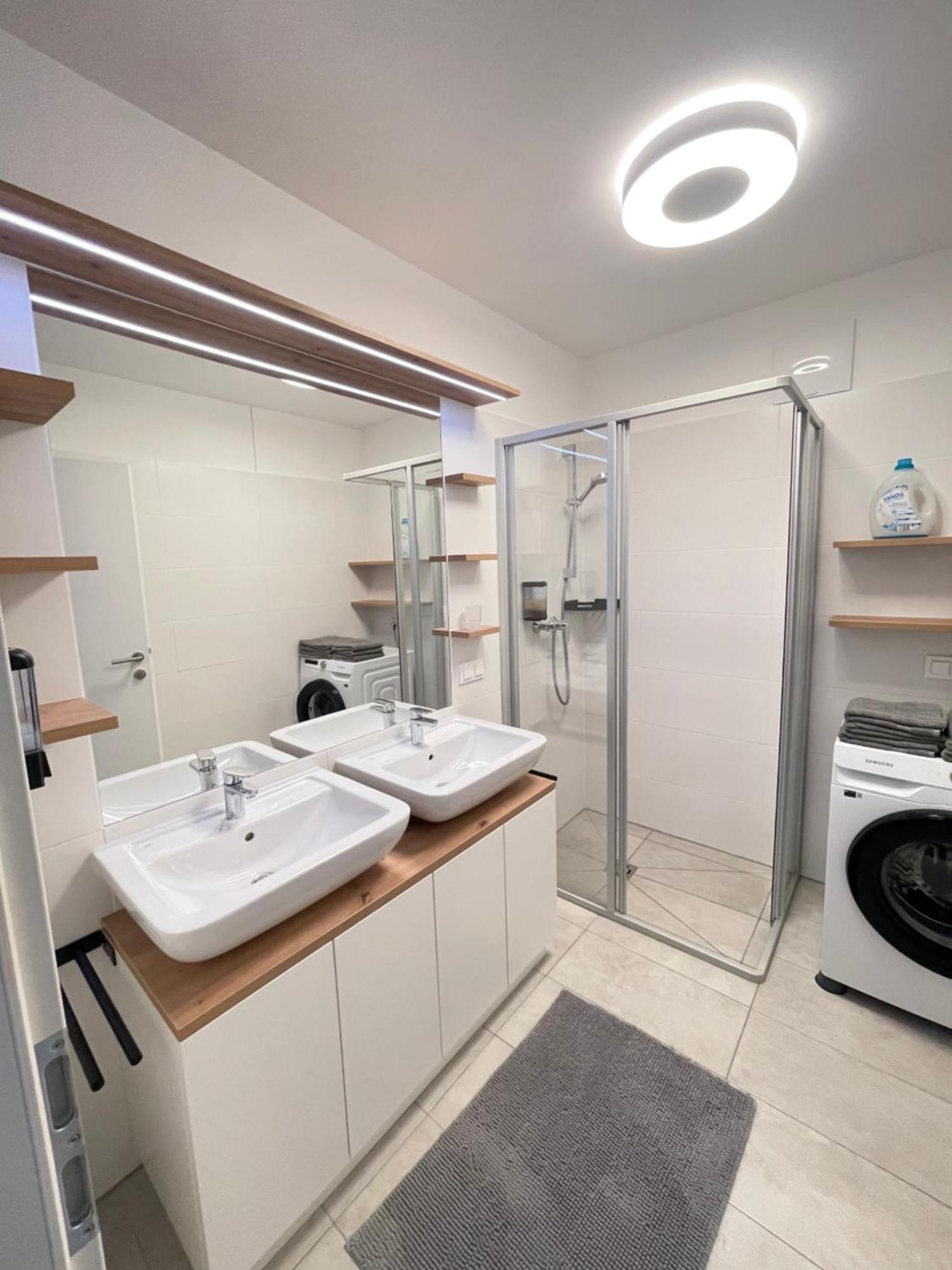 Apartmán 100 Qm Penthouse, Self-Check-In, 2 Parkplaetze Štýrský Hradec Exteriér fotografie